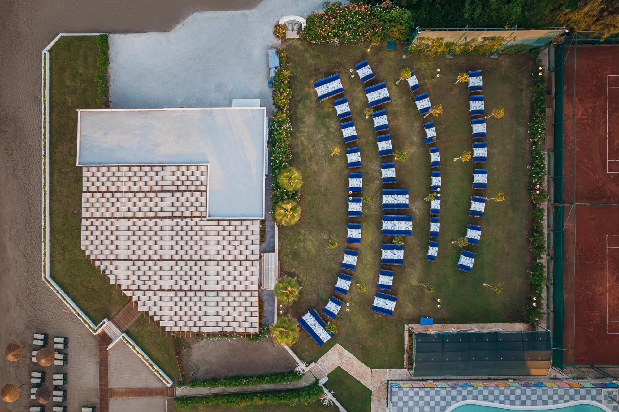 Kremlin Palace Antalya Buitenkant foto Aerial view of the school's main building