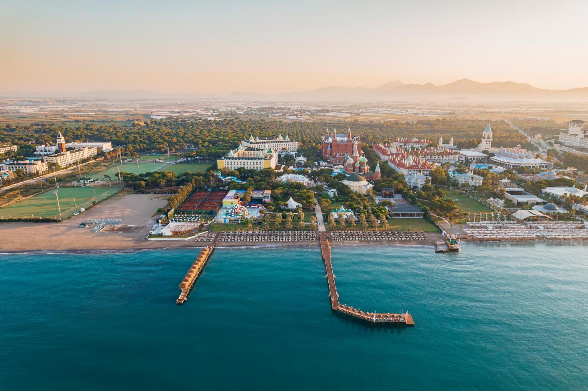 Kremlin Palace Antalya Buitenkant foto Aerial view of the resort