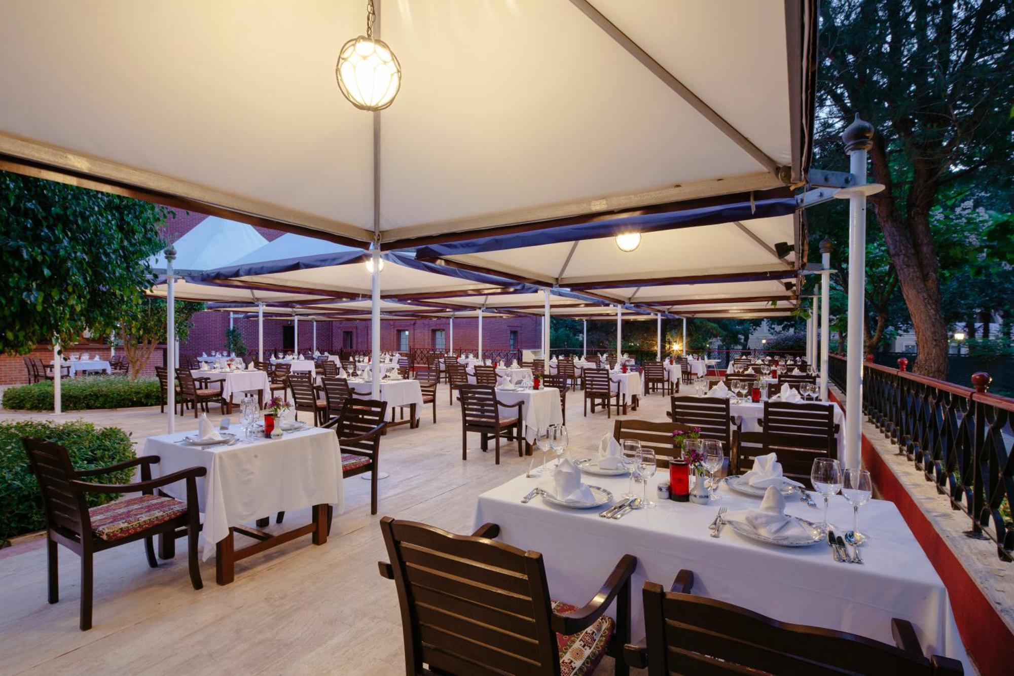 Kremlin Palace Antalya Buitenkant foto The restaurant