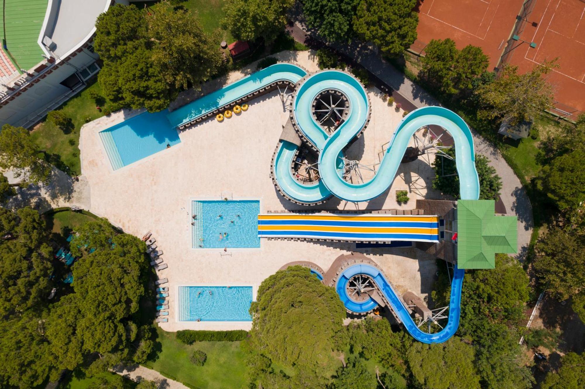 Kremlin Palace Antalya Buitenkant foto Aerial view of the water park