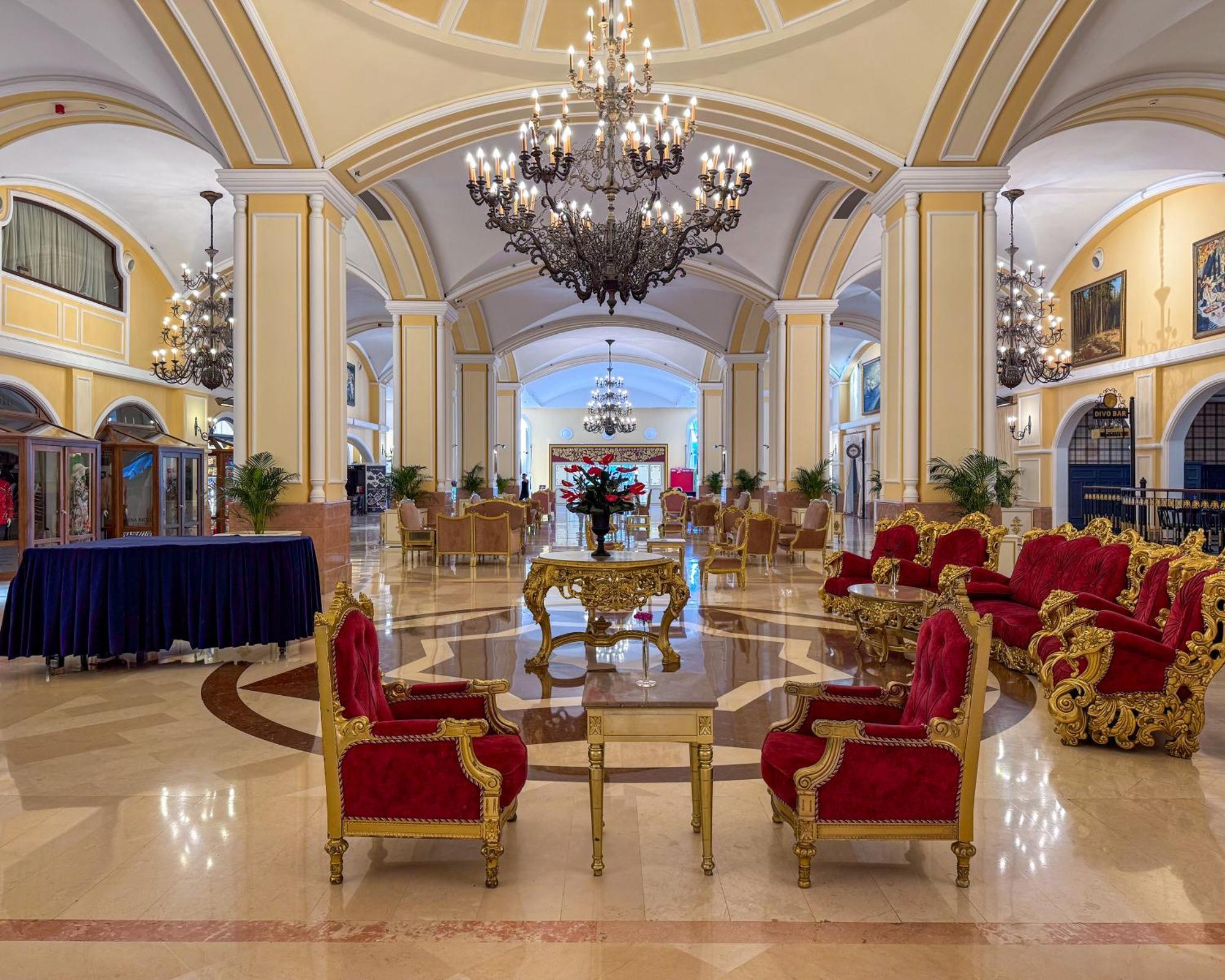 Kremlin Palace Antalya Buitenkant foto Lobby