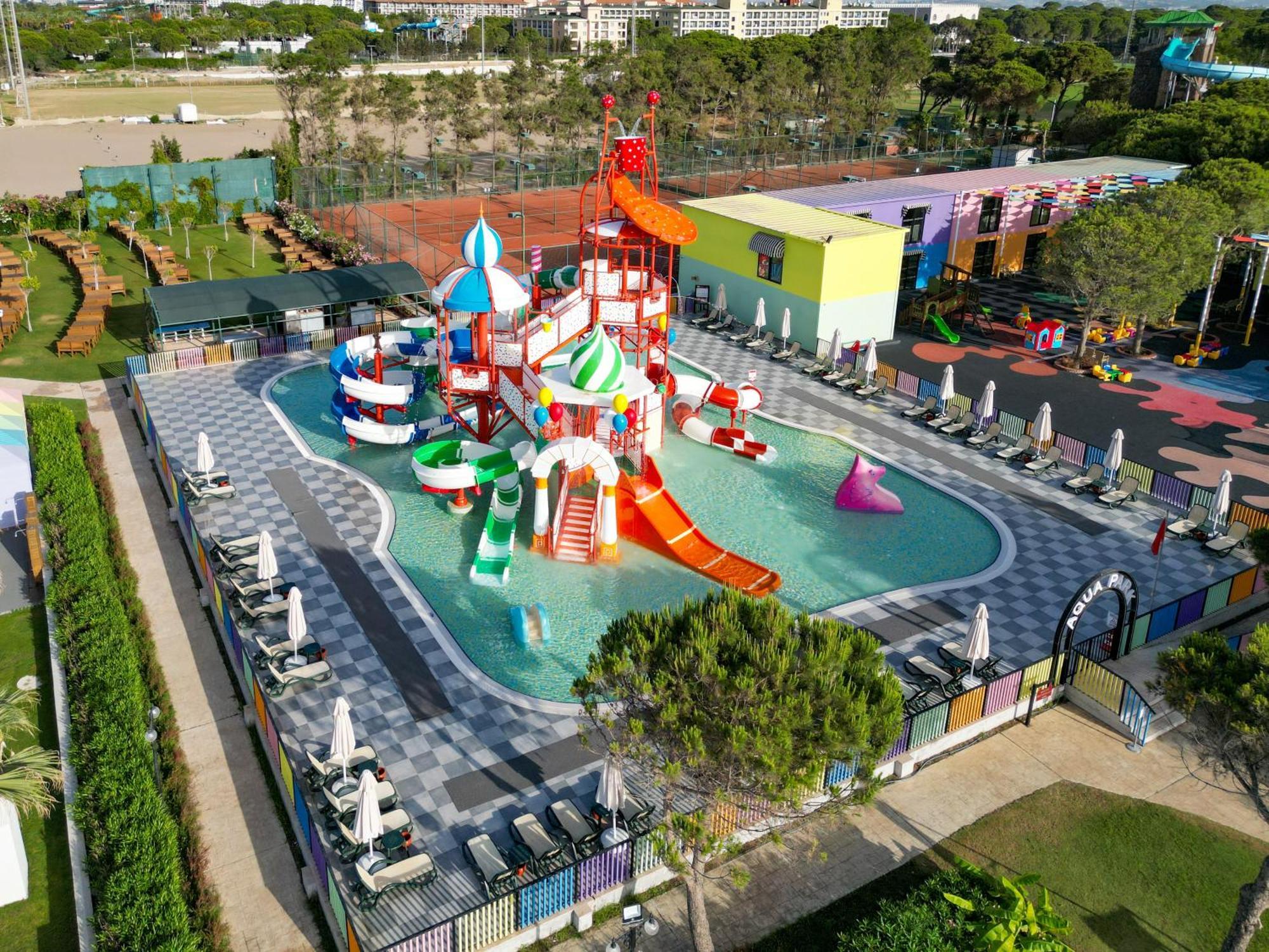 Kremlin Palace Antalya Buitenkant foto Aerial view of the water park
