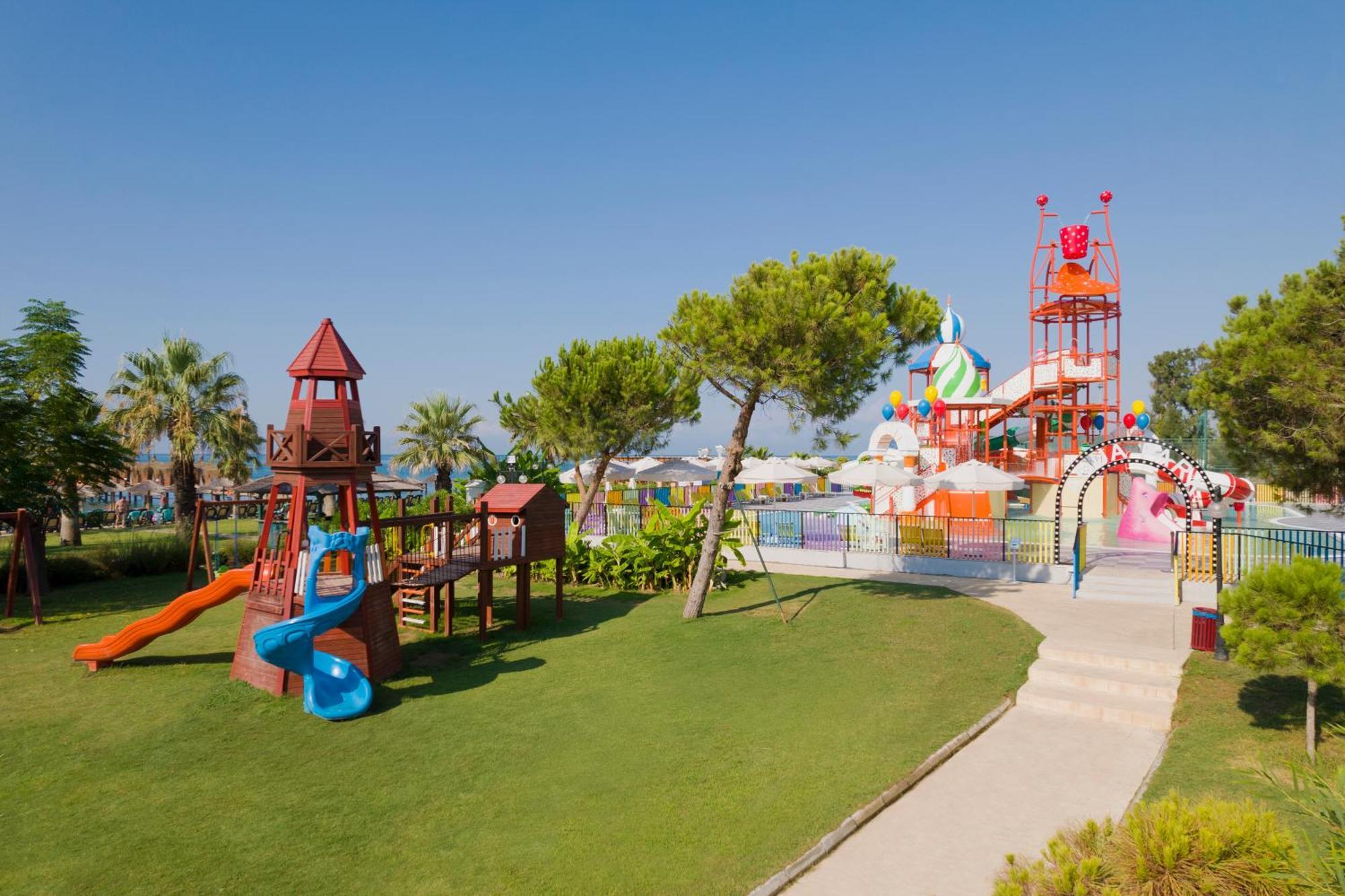 Kremlin Palace Antalya Buitenkant foto The water park